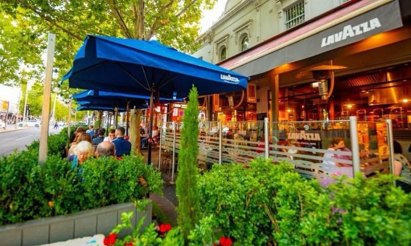 Shopping strip with greenery and covered outdoor seating